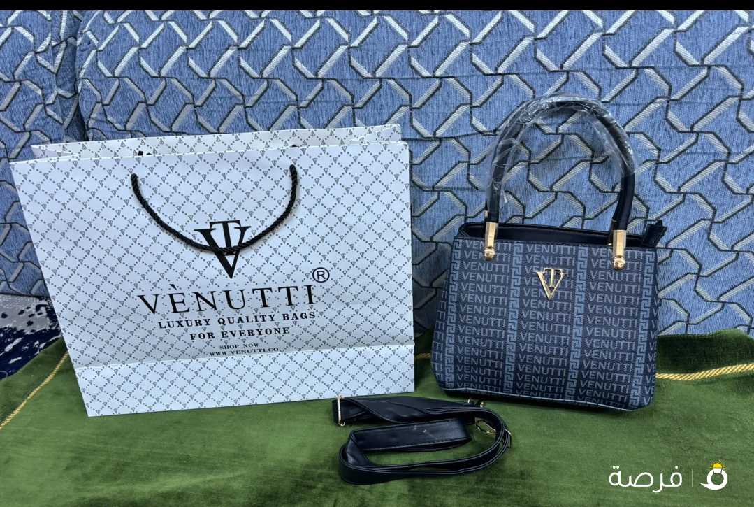 شنط جديده ماركه الڤي الوحده بسته دينار