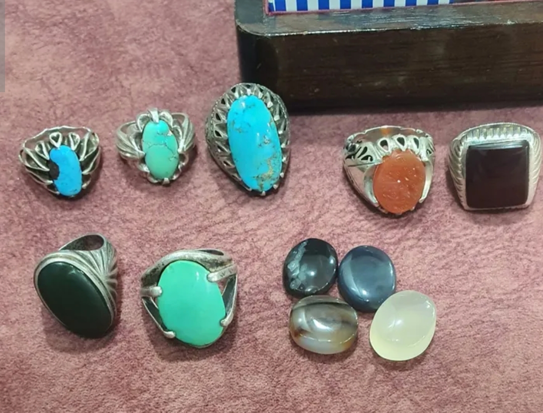 مجموعة من الخواتم و الأحجار المميزه