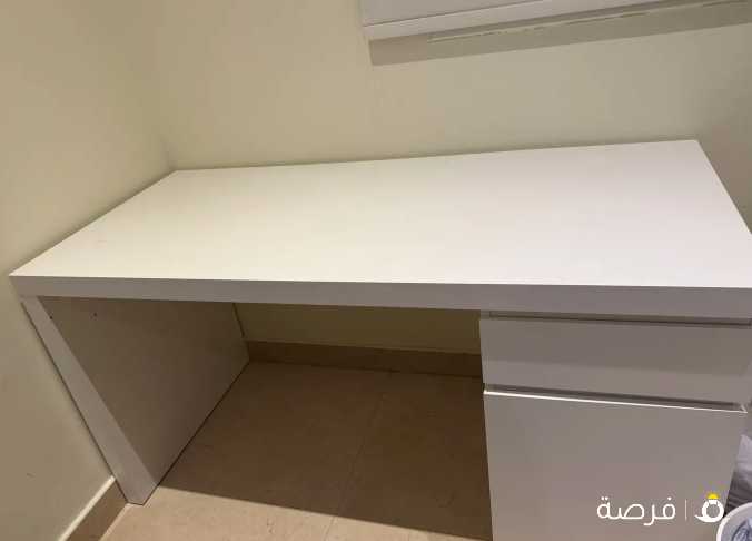 Office table مكتب ابيض