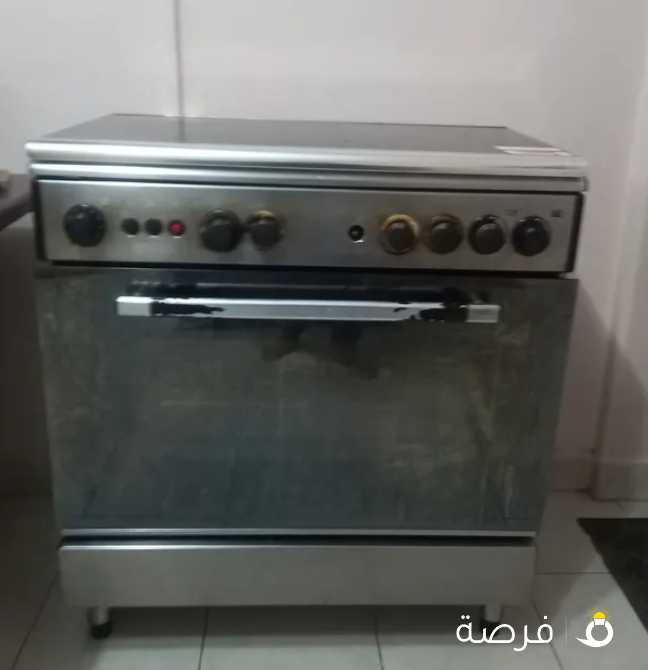 غاز خمسة شعلة للبيع بحالة جيد جدا بيعة سريعة طباخ إيطالي فرن وشوايه يعمل بحالة جيدة الله يبارك