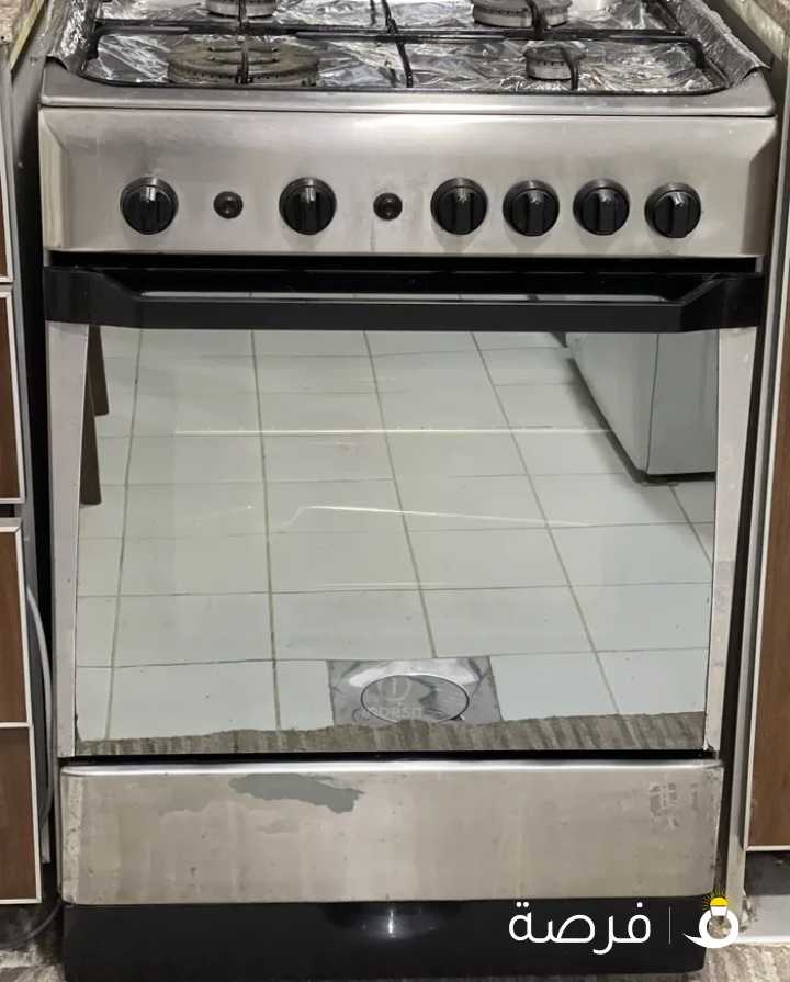 INDESIT Cooking range 4 burner + 2 cylinders + regulator