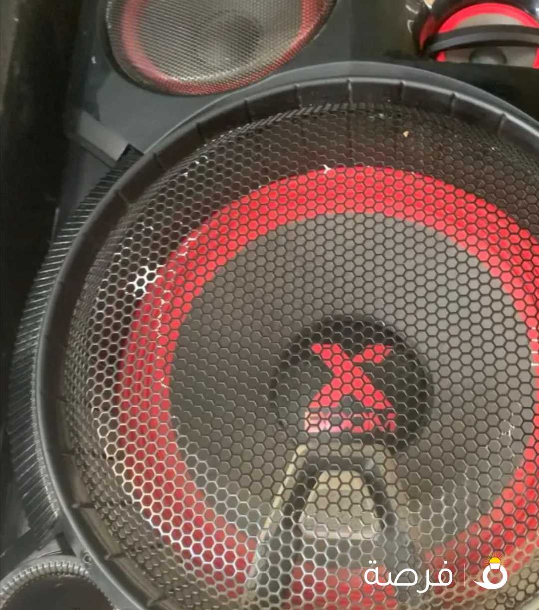 مكبر الصوت مع سماعاتLoudspeaker with headphones