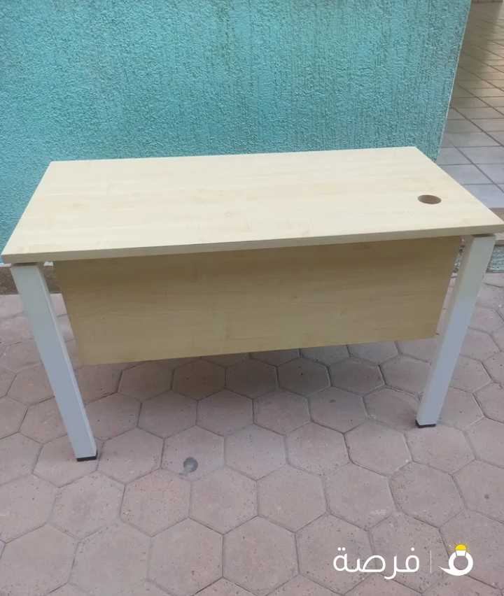 طاولة مكتب بحاله ممتازه جدا