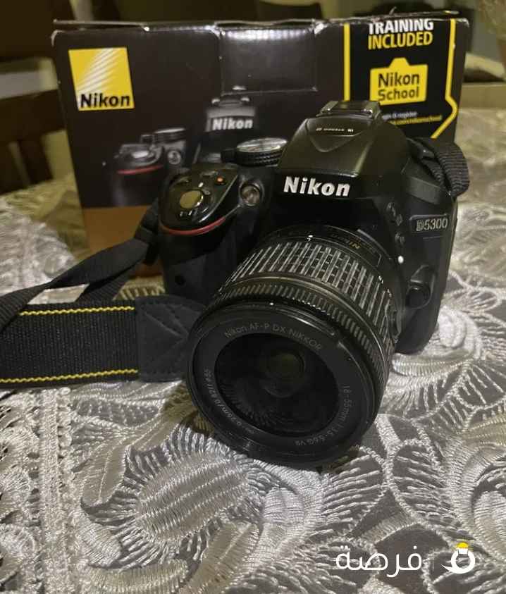 للبيع كاميرا Nikon D5300 + عدسة أصلية Nikon AF-P DX 18-55mm f/3.5-5.6G VR