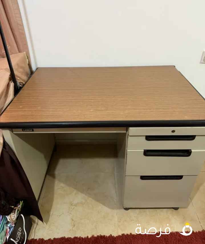 للبيع مكتب معدني إيطالي