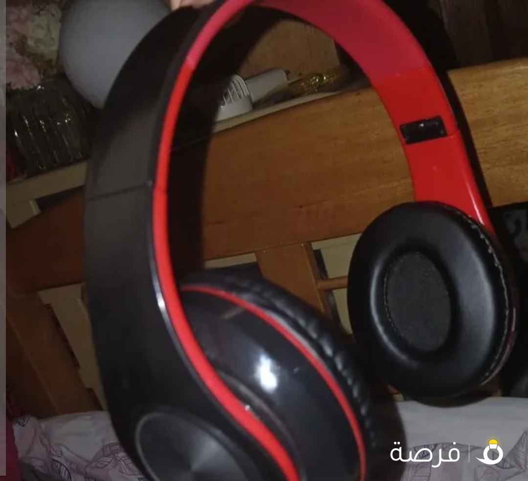 سماعات اصلية و قوية و الصوت عالي و يوجد بها ضوء و شغالة 100% السعر 2 دينار فقط