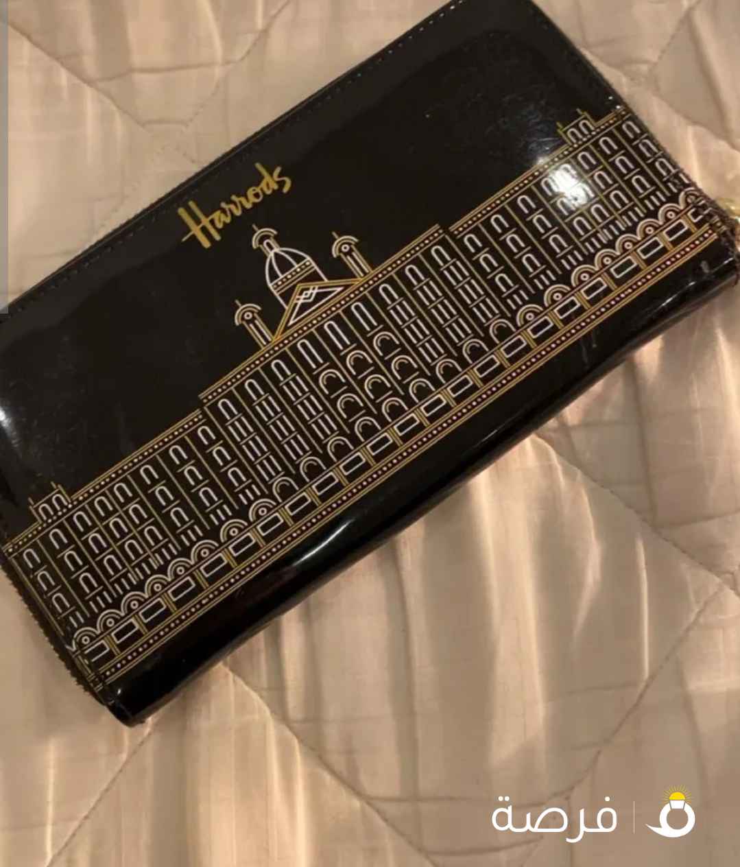 هدية مثالية أو قطعة مميزة لكِ! محفظة Harrods الأصلية - أناقة لا تضاهى!