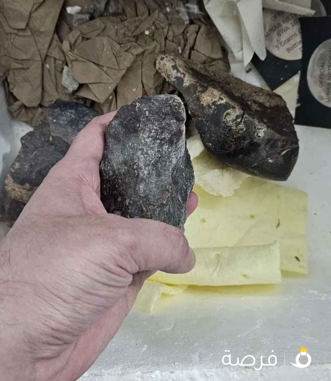 نيزك وأحجار نادرة ومسباح عظم الماتسودان