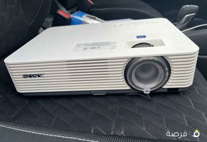 جهاز عرض سوني بحالة ممتازة استعمال خفيف