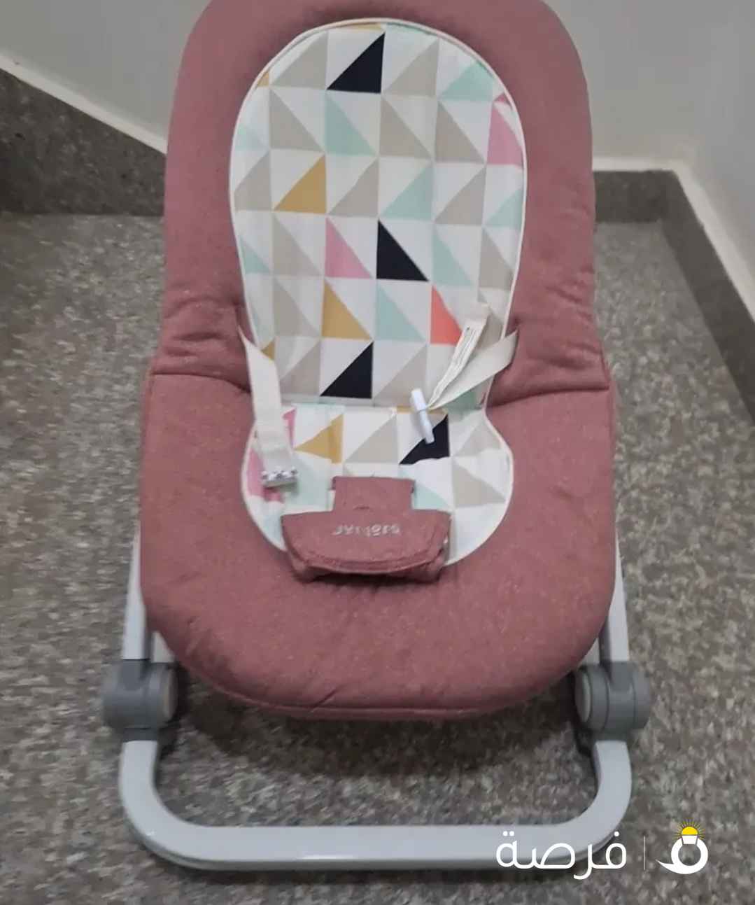 سرير أطفال نظيف جدا