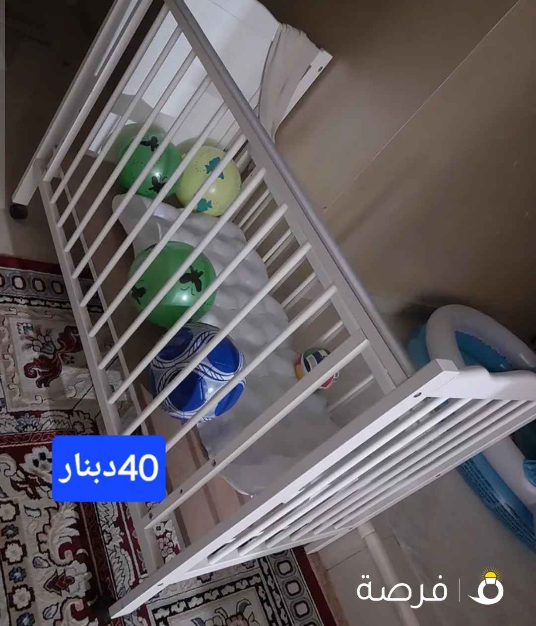 سرير اطفال ..وطاوله طعام