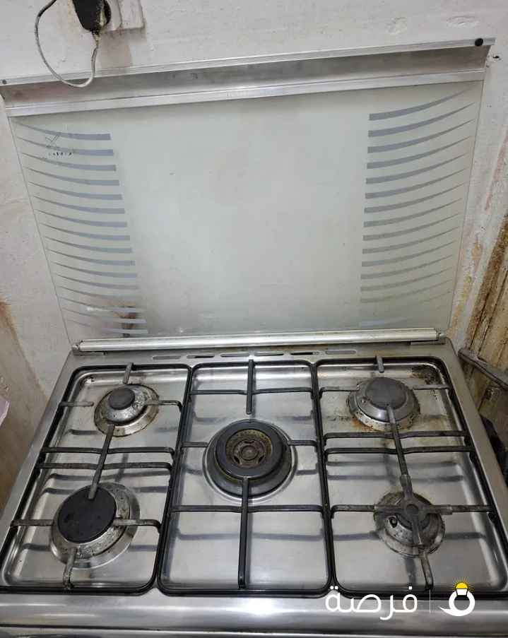 طباخ تركي اصلي ستيل مستعمل ولكن استعمال نظيف جدآ و ممتاز ستيل اصلي ضد صدى تركي 5 عيون و فرن