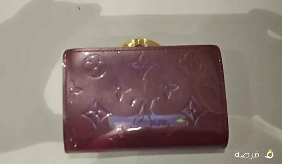 dont have the box it was a gift If the price is to high i can lower it i just need the money