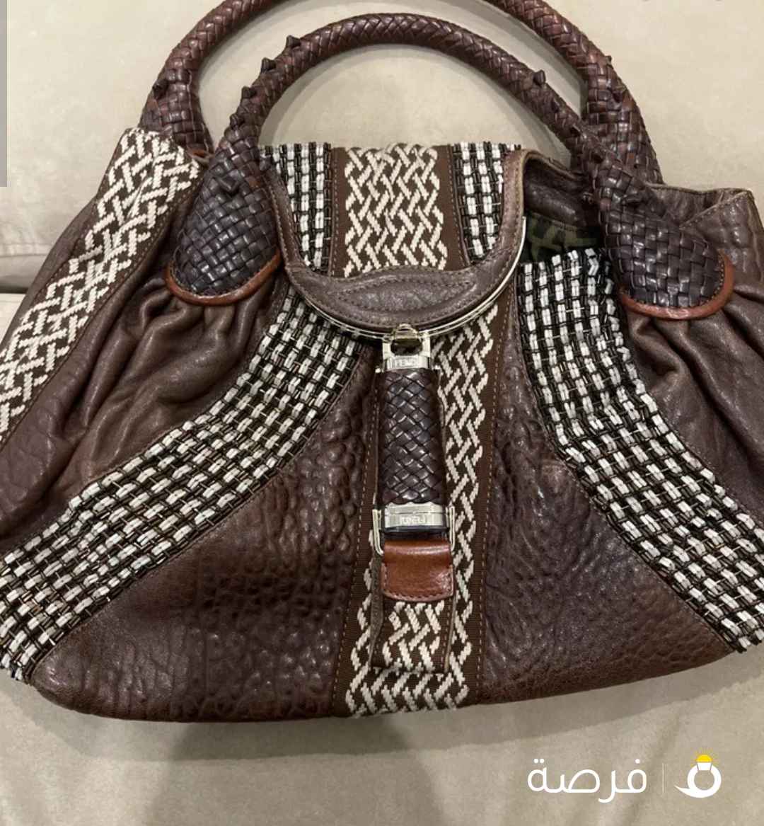 للبيع شنطة نسائية فاخرة ماركة فندي