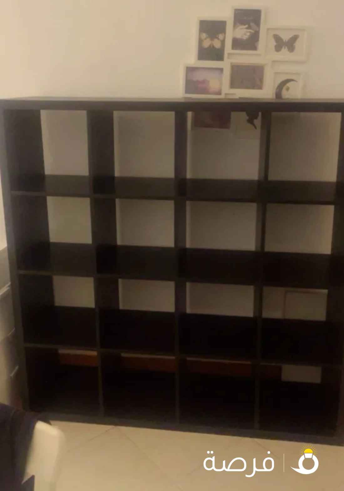 مكتبه خشبيه لون اسود لتخزين ملابس او كتب