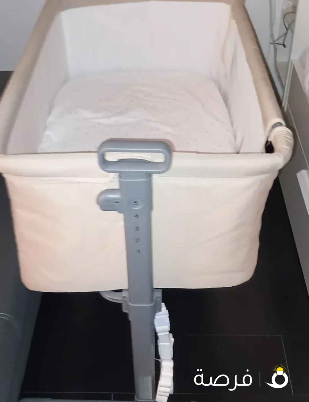 مهد سرير اطفال جونيورز حالة ممتازة مع مرتبة وواقي وطقم شراشف