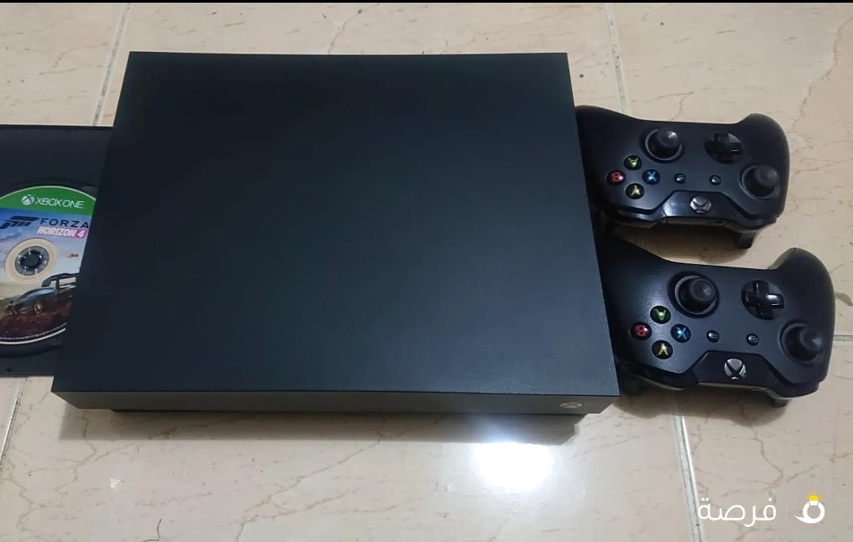 XBOX ONE X (1TB)