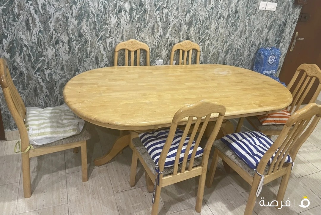 Dinning table for sale with 6 chairs