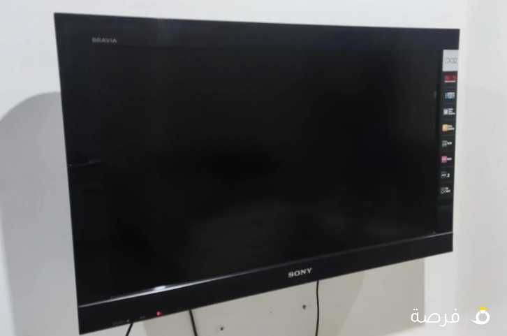 Sony Bravia LCD 32 Inch with PS3 Console 2 Remote Controllers + Metal Gear Legacy Collection Disc