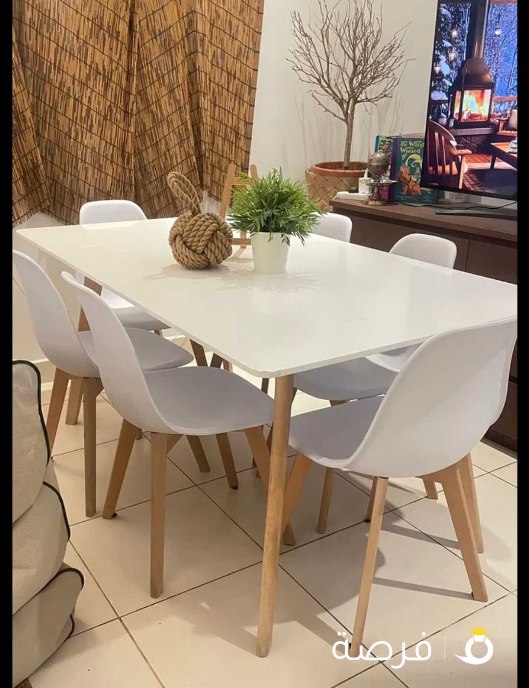 Home center dining table 6 seaters very clean like new