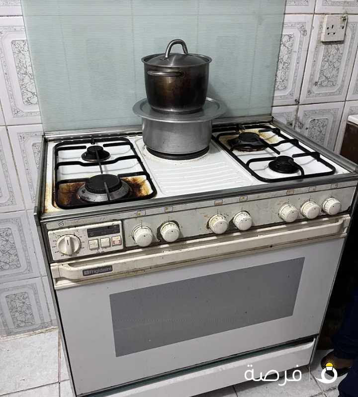 4 burner and 1 electric stove