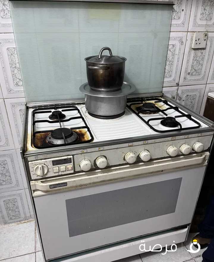 4 burner and 1 electric stove