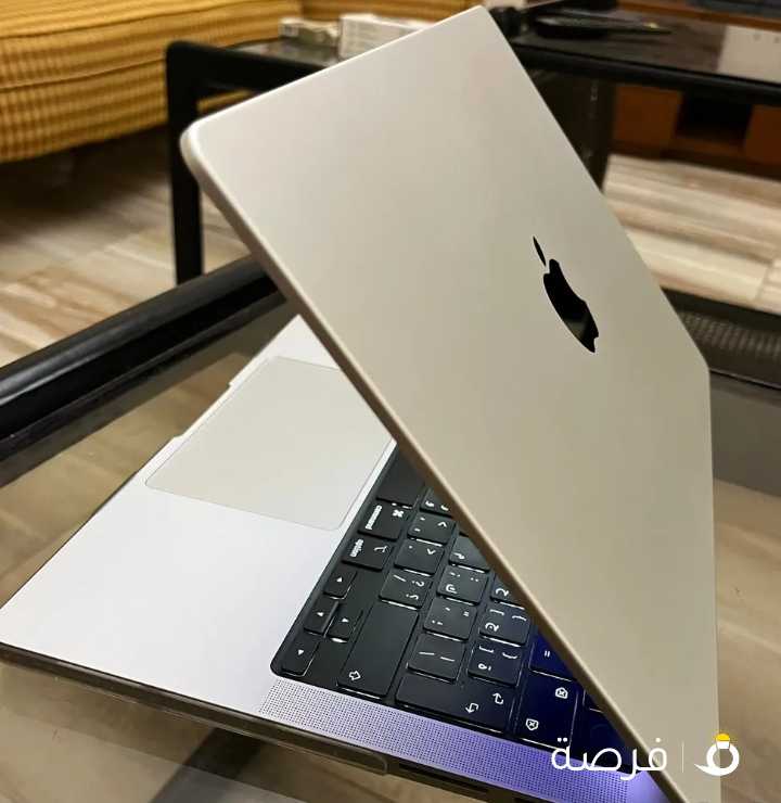 Apple laptop