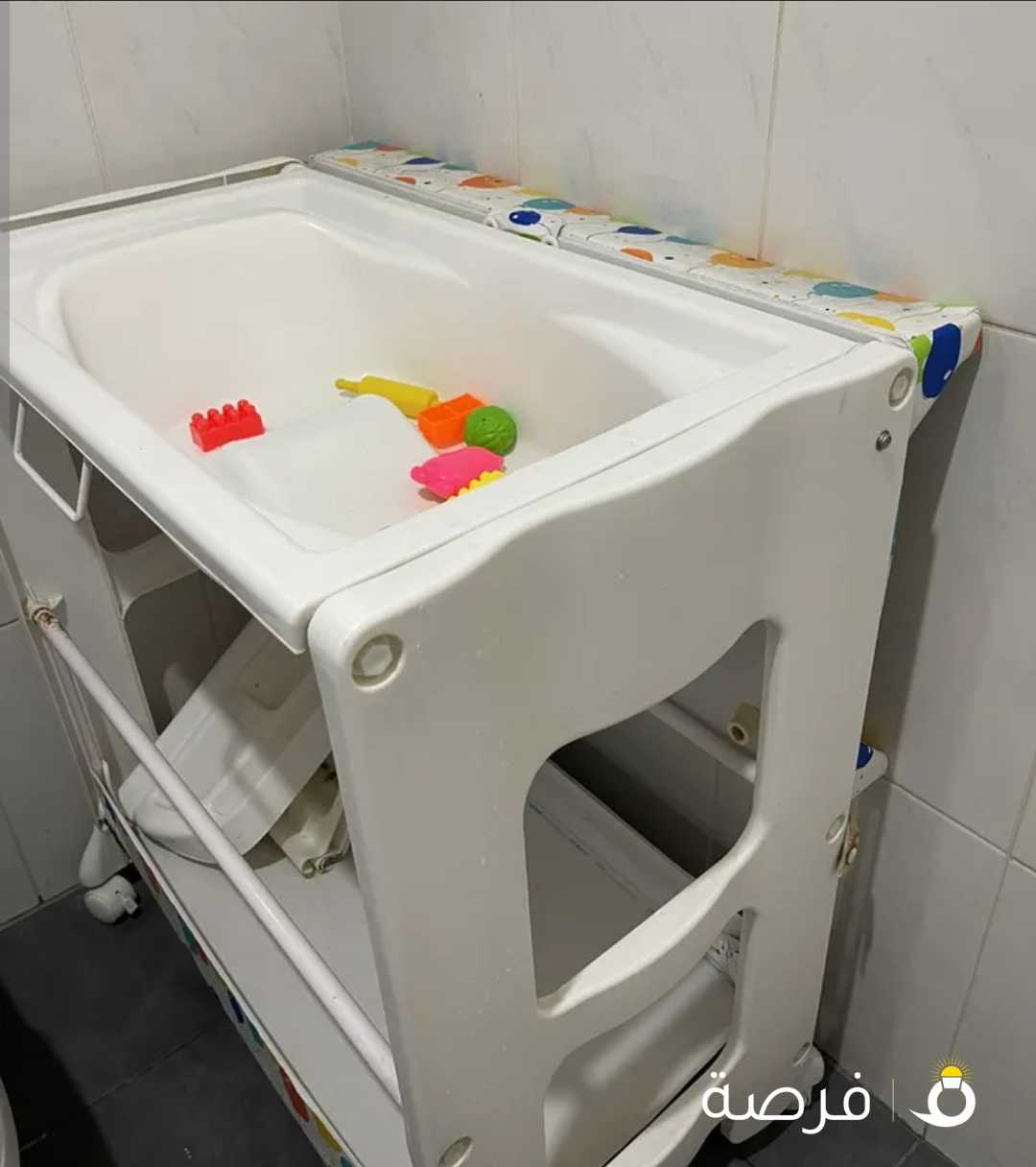 Bathtub and changing station for kids