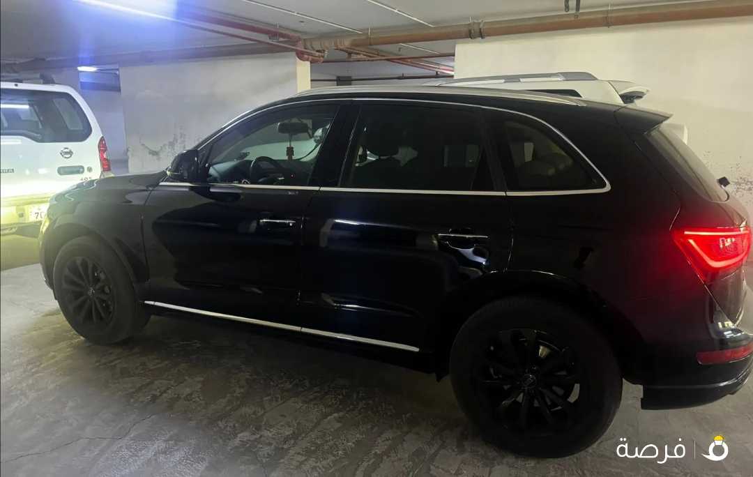 Audi Q5 - Black Color