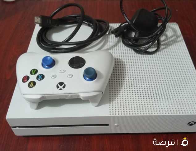 Xbox One S 1000GB شبه الجديد مساحه