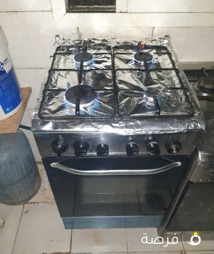 طباخ 4 شعله ماركة ستار مستعمل بحالة ممتازه والفرن شغال فوق وتحت وال4 شعلات شغالين ممتازين