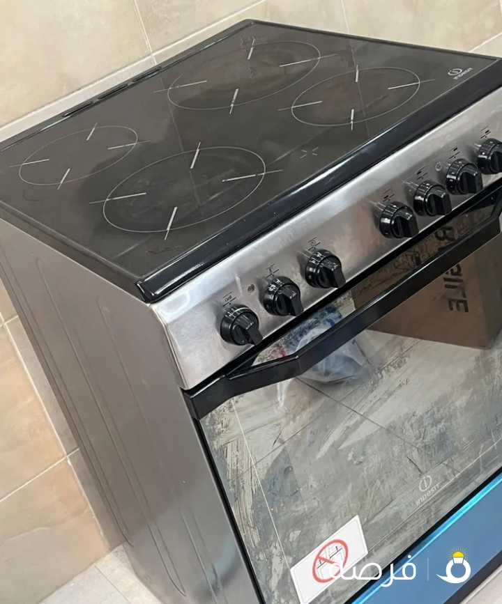 للبيع طباخ نضيف جدا استعمال خفيف شبه جديد