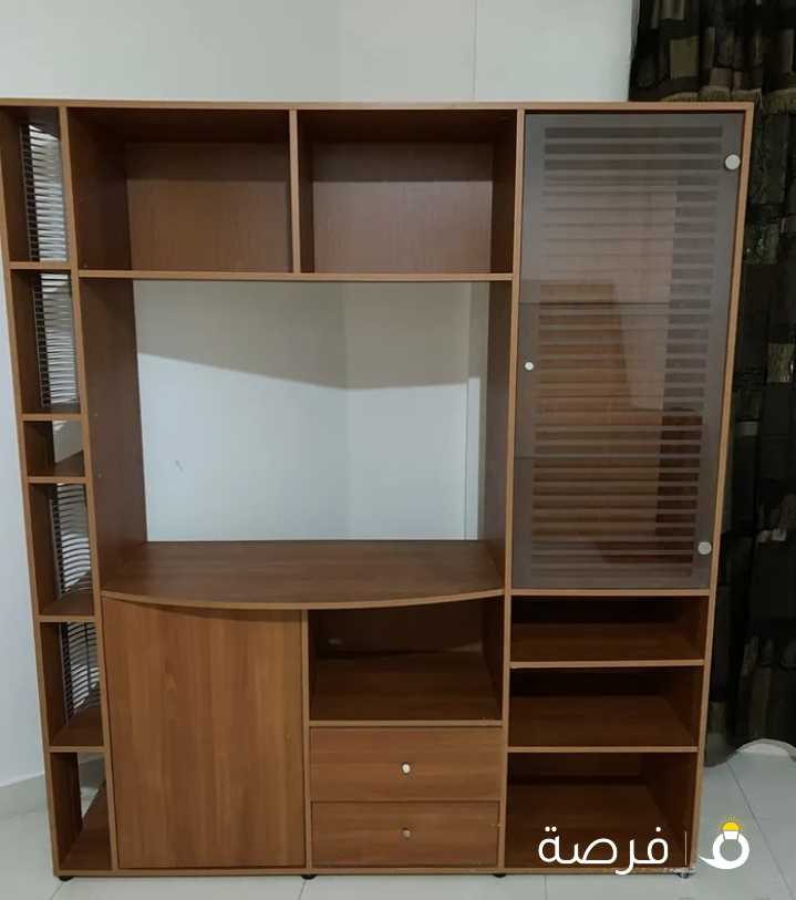 مكتبه بحاله ممتازه جدا البيع بغرض السفر