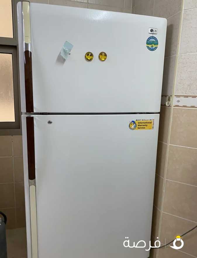 ثلاجه LG مع القاعده بحاله ممتازه