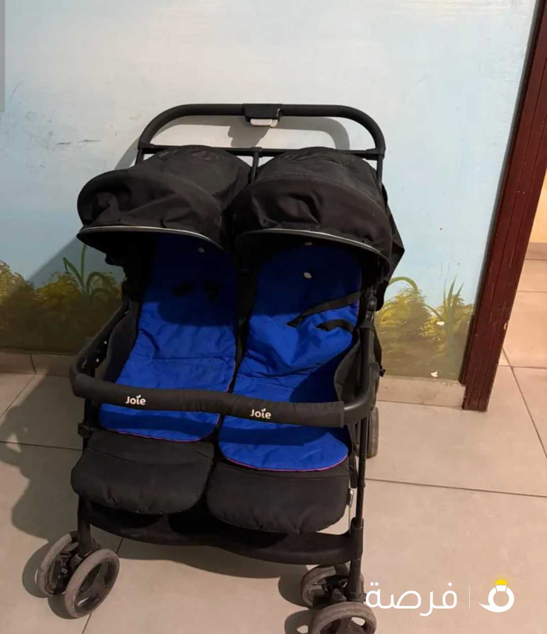عربة اطفال توأم بحاله ممتازة بيع لعدم الحاجه