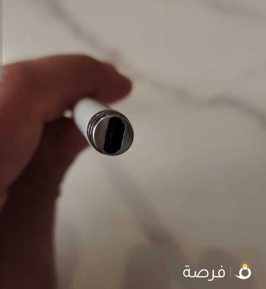 قلم للأجهزة الذكيه لون ابيض وسهل الاستخدام جدا وخفيف الوزن