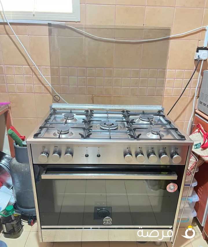 بوتجاز لاجيرمانيا 5 شعله في حاله الجديد اشعال ذاتي بالكامل موجود جميع اكسسورات الفرن 65 دينار