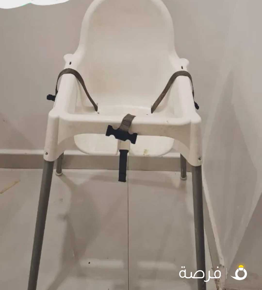 Baby dining chair almost new. only in 2 kds