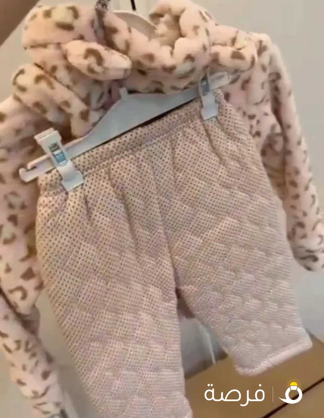 بدلة بيبي جيرل شتوية بلون وردي تلبس شهرين و حتى 6 أشهر أو أكثر بسعر دينار و نص فقط