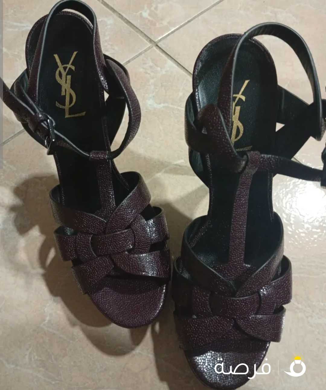 كعب من شركهYSL لون داكن وغني من درجات العنابي جديد مع كرتونه جميل انيق للسهرات