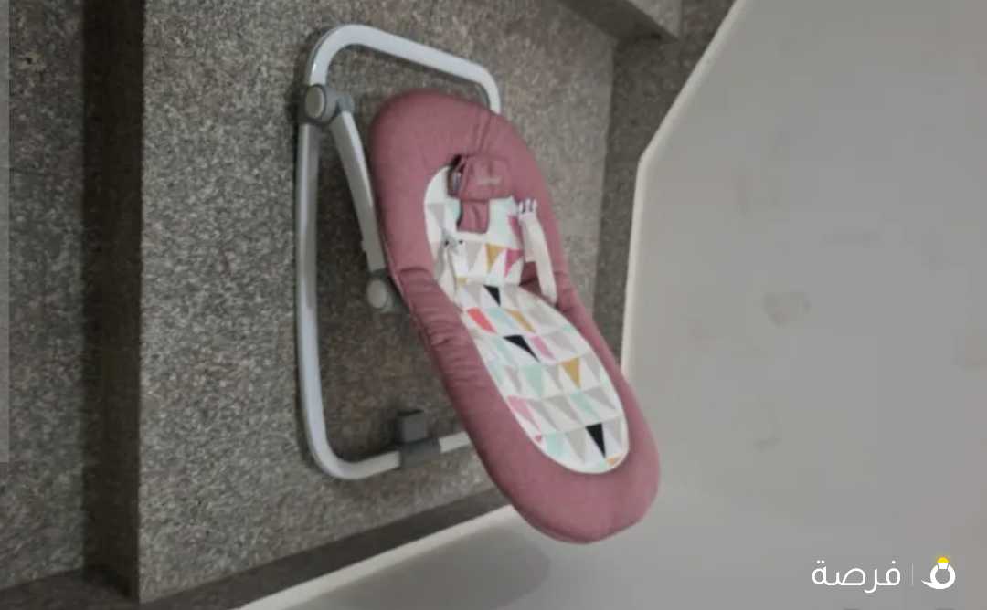 سرير أطفال نظيف جدا