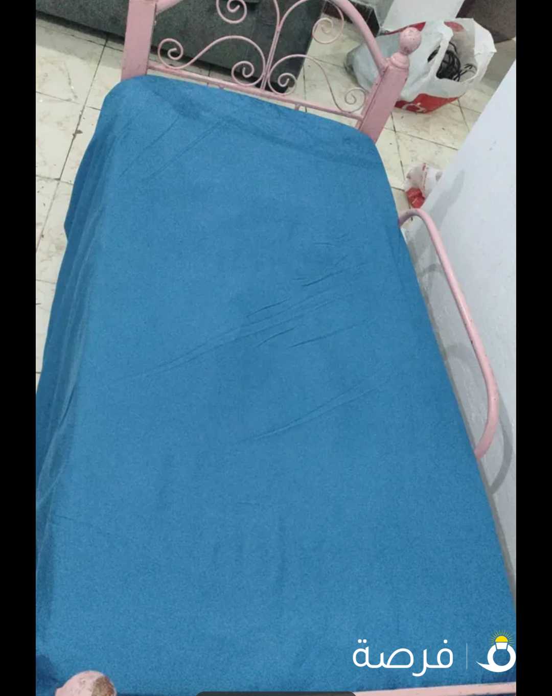 للبيع سرير اطفال مع مرتبه طبيه