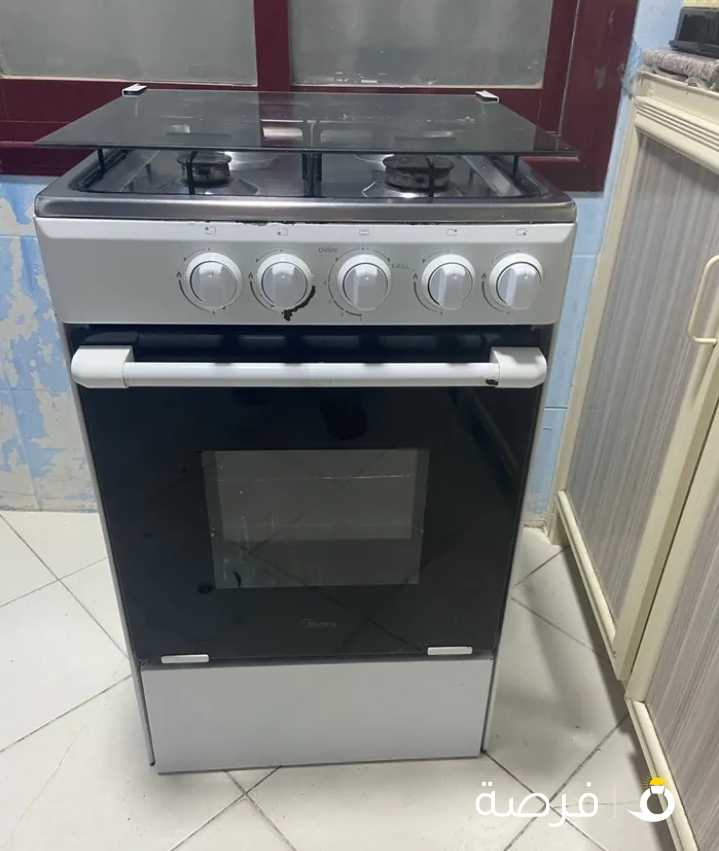 طباخ 4 شعلة مستعمل بحالة ممتازة للبيع