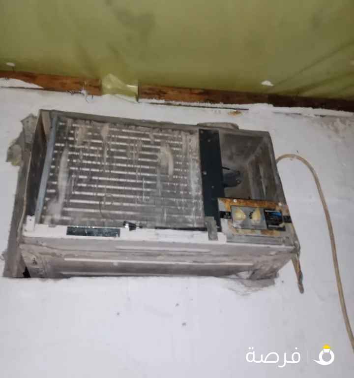 تكييف شباك جينيرال بحالة ممتازة.. ثلاجة.. ما يحتاج اي شي.. بس ركب و شغل