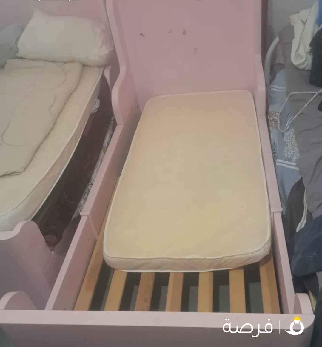 سرير اطفال بالمهبولة واغراض اخري