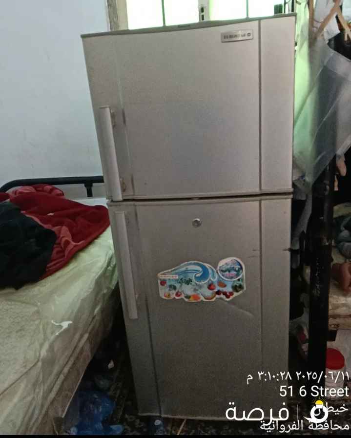 ثلاجه مستعمل تعمل بحاله جيده للبيع. اتصال واتساب