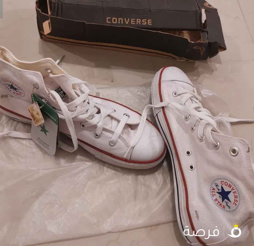 حذاء converse جديد مع الكرتون