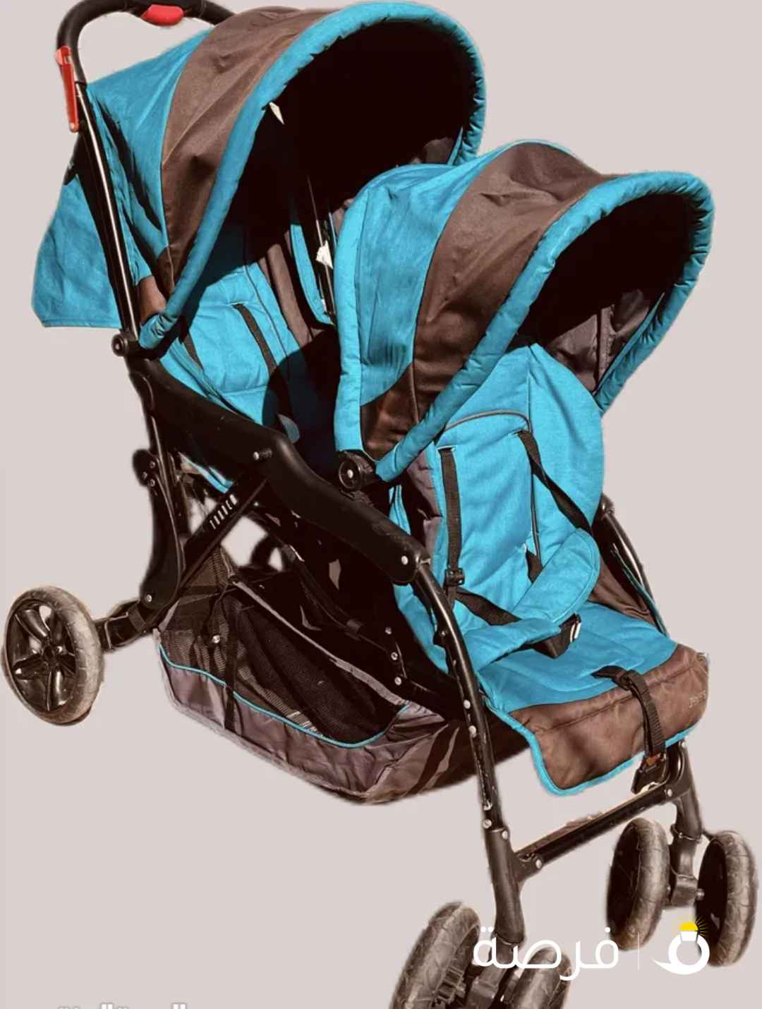 عربة أطفال مزدوجة بحالة ممتازة – للبيــع ماركة Juniors