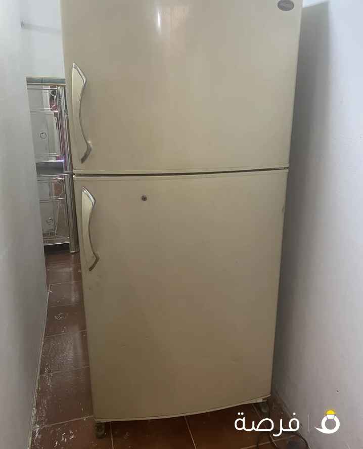 للبيع ثلاجه كبير