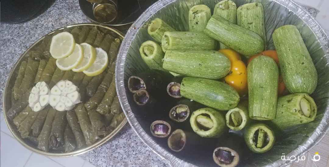 كعك الاساور بالتمر وبسبوسة بالقشطة وكبة برغل باللحم ومحاشي مشكلة وورق عنب ورولات مسخن